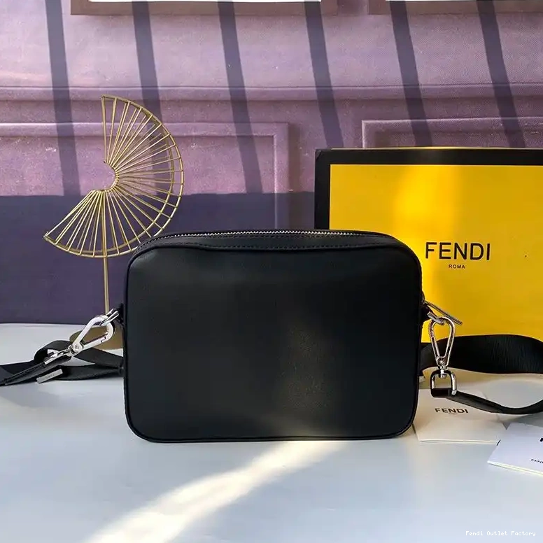 Vintage HOT In Camera Fendi Case Logo Calf Compact Leather Black ROMA 0613